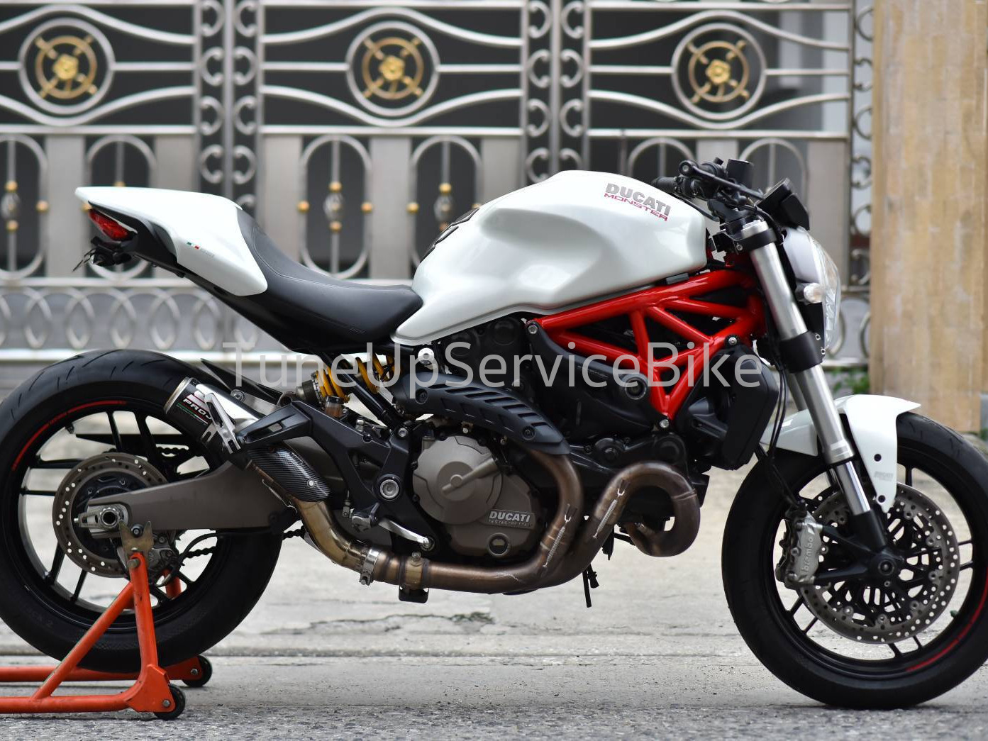 ducati monster 821 fuel consumption