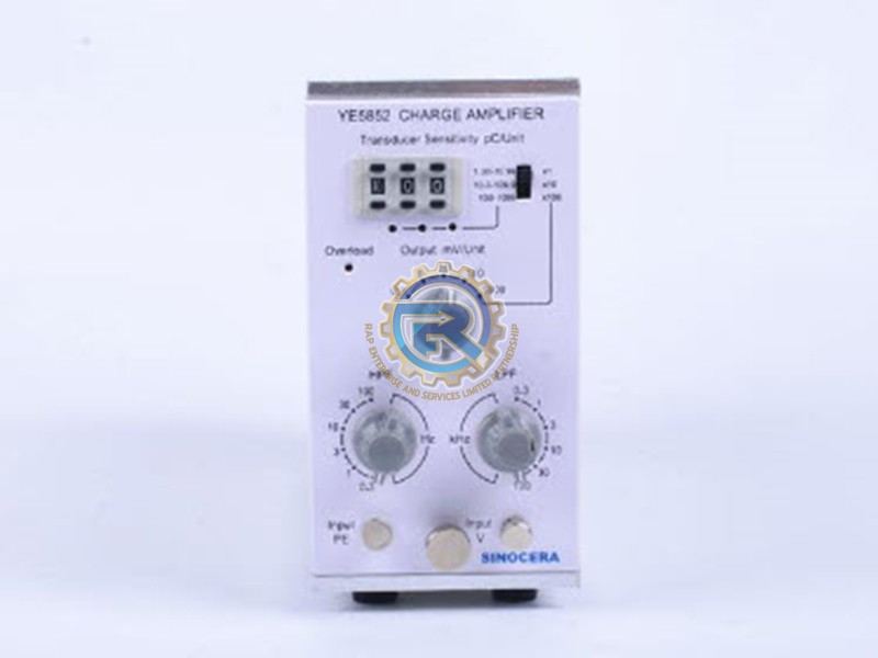 Universal Low Noise Charge Amplifier