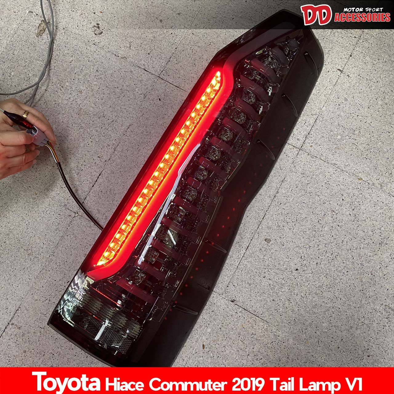 ไฟท้าย รถตู้ Toyota Hiace Commuter 2019-2020 (Hiace 300) Led Bar ไฟวิ่ง สี  Smoke