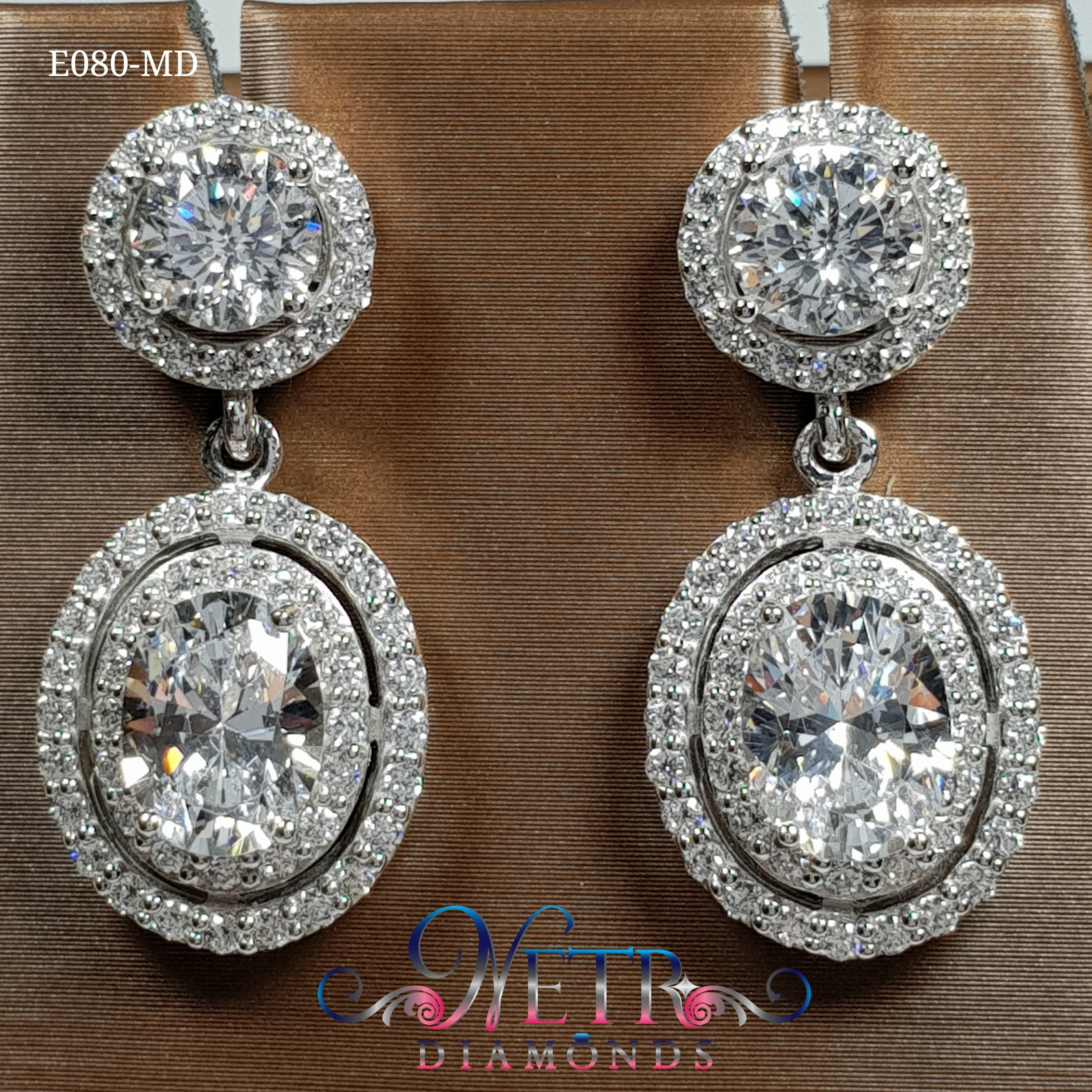 เคร องประด บจ วเวลร เพชรcubic Zirconia เพชรcz เพชรโคลนน ง อ ญมณ เล ยนแบบ เพชรส งเคราะห เพชรเท ยบเท า Costume Jewelry ระด บ Luxury High End ท ม การด ไซน ล ำสม ย หลากหลายสไตล เน นความหร หราม ระด บ จ ดได ว าเป นเคร องประด บด ไซน ช นส ง ฝ ม อปราณ ต